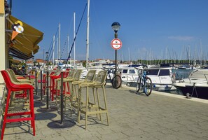 아파트, 더블침대 1개 | 수영장