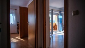 A hallway leading to a balcony with a view of the outdoors. - Apartments Jasko (Rab)