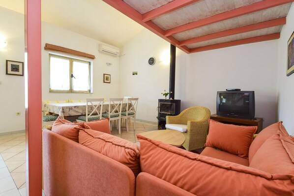 Apartment, Multiple Beds | Room amenity