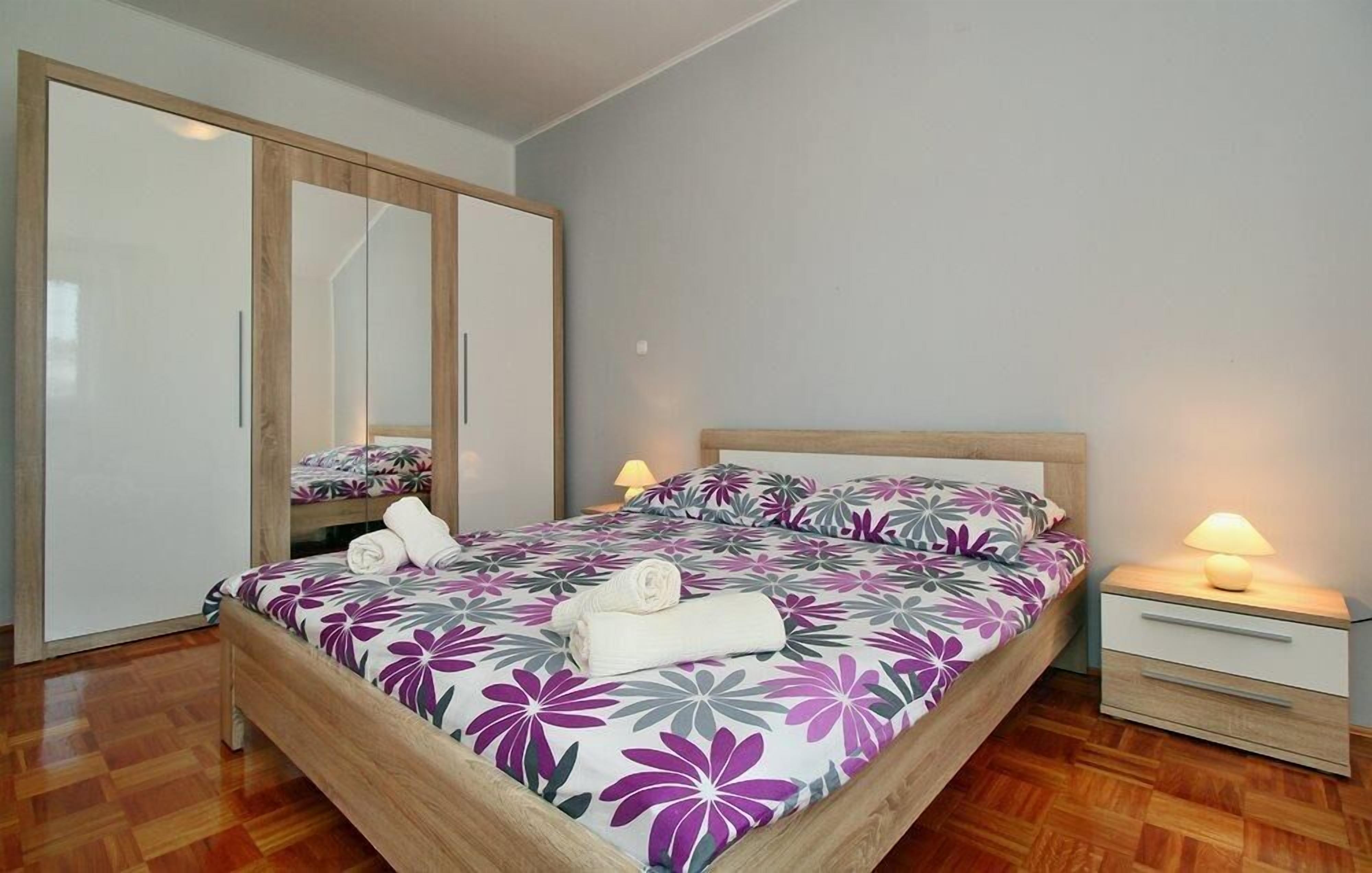 Villa, varias camas | Cocina privada | Parrilla de estufa, lavavajillas y utensilios de cocina 