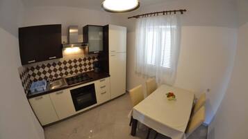 Căn hộ, 1 giường đôi | Bếp riêng | Lò nướng