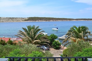 Beach - Apartments & Rooms Matušan (Rab)