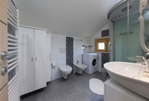 Apartment, 1 Doppelbett und Schlafsofa | Badezimmer | Dusche