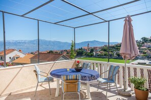 Apartment, Mehrere Betten | Balkon