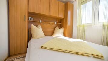 Apartment, Multiple Beds | Free WiFi, bed sheets