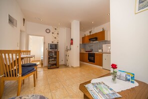 Apartment, 1 Doppelbett und Schlafsofa | Wohnzimmer | Fernseher