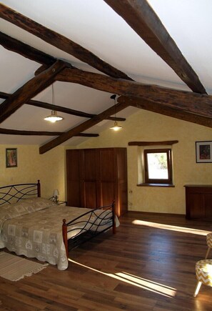 House, Multiple Beds | Private kitchen | Oven, stovetop, dishwasher, electric kettle