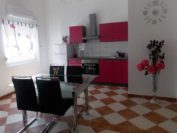 Apartment, Multiple Beds | Private kitchen