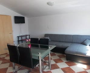 Apartment, Multiple Beds | Living room