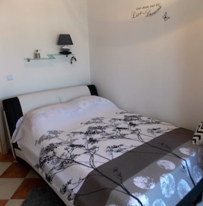 Apartment, Multiple Beds