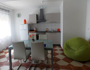Apartment, Multiple Beds | Private kitchen