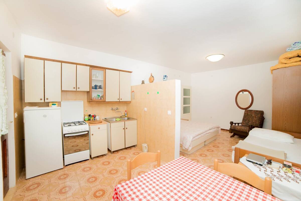 Apartment, Multiple Beds | Private kitchen | Oven, stovetop, cookware/dishes/utensils