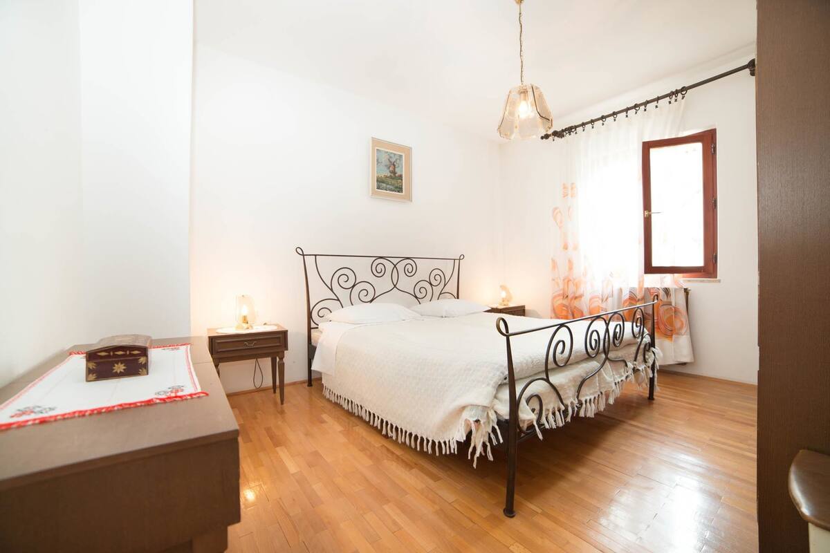 Apartment, Multiple Beds
