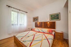 Apartment, 1 Double Bed with Sofa bed | Private kitchen | Stovetop, cookware/dishes/utensils