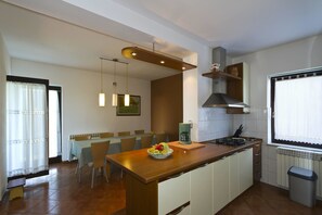 Apartment, Mehrere Betten | Eigene Küche | Herdplatte, Geschirrspüler, Kochgeschirr/Geschirr/Besteck