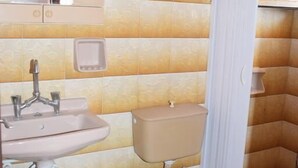 Shower, hair dryer, towels - Sunset Bay Studios (Corfu)