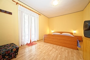 Apartment, 1 Double Bed with Sofa bed | Free WiFi, bed sheets