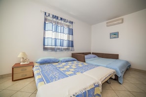 Free WiFi, bed sheets - Apartments Jelena (Rab)