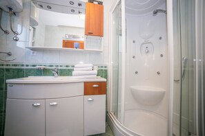 Apartment, 1 Double Bed with Sofa bed | Bathroom - Apartments The Palms (Okrug)
