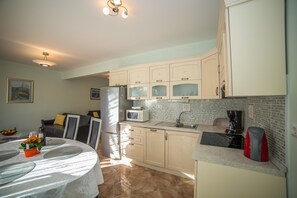 Apartment, 1 Doppelbett und Schlafsofa | Eigene Küche | Herdplatte, Geschirrspüler, Kochgeschirr/Geschirr/Besteck