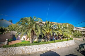 Property grounds - Apartments The Palms (Okrug)