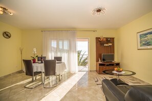 Apartment, 1 Double Bed with Sofa bed | Living room | TV - Apartments The Palms (Okrug)