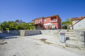 Free self-parking - Apartments Ilir / Two Bedrooms A5 (Rab)