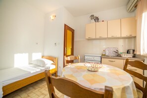 Apartment, Multiple Beds | Free WiFi, bed sheets