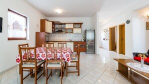 Stovetop, dishwasher, cookware/dishes/utensils - Apartments Pleadin / Three Bedroom A3 (Rogoznica)