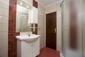 Appartement, Meerdere bedden | Badkamer | Een douche