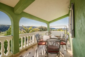 Appartement, plusieurs lits | Balcon