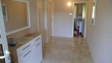 Apartment, Multiple Beds | Private kitchen | Stovetop, cookware/dishes/utensils