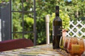 واي فاي مجانًا وملاءات أسرّة