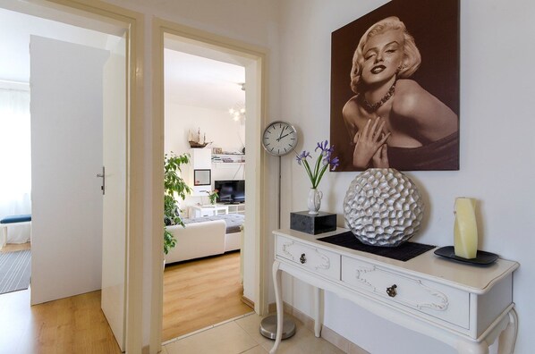 Apartment, Multiple Beds