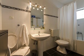 Apartment, Multiple Beds | Bathroom