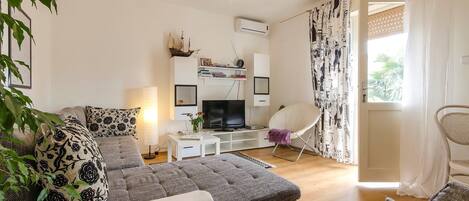 Apartment, Multiple Beds | Living room | TV