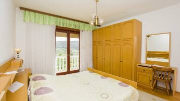 Apartment, Multiple Beds | Free WiFi, bed sheets