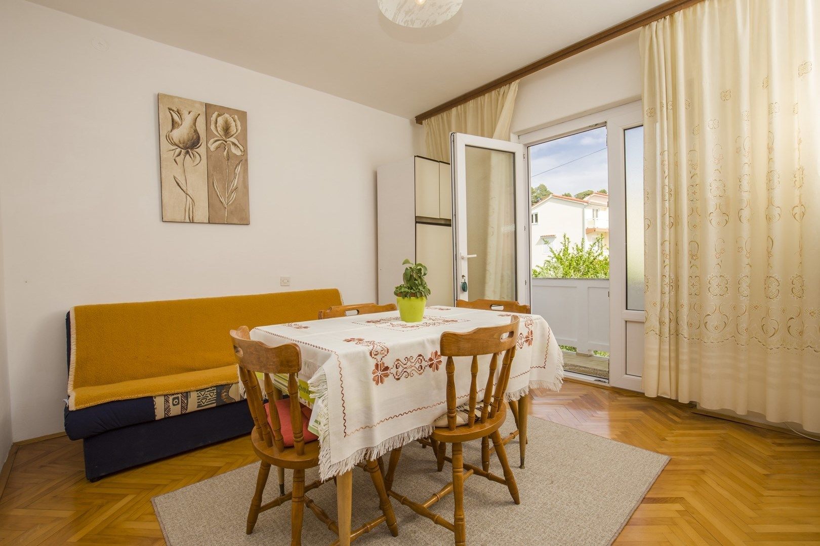 Apartment, Multiple Beds | Private kitchen | Stovetop, cookware/dishes/utensils