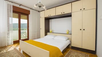 Apartment, Multiple Beds | Free WiFi, bed sheets