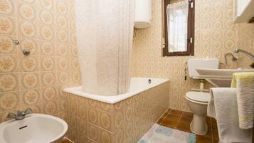 Apartment, Multiple Beds | Bathroom | Deep-soaking bathtub