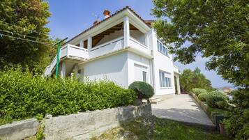 Apartment, 2 Double Beds | Front of property