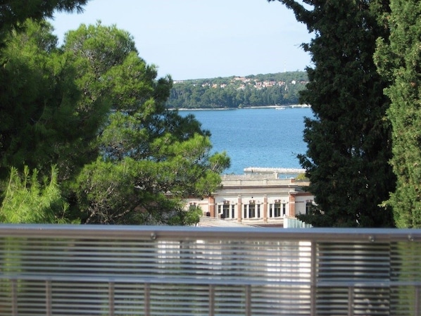 Leilighet, 2 dobbeltsenger | Utsikt mot strand/hav