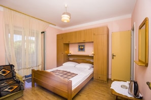 Room, Multiple Beds | Free WiFi, bed sheets - Rooms Anđela Banjol (Rab)