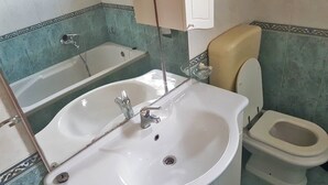 Apartment, Multiple Beds | Bathroom | Deep soaking tub - Apartment Marko A1 (Postira)