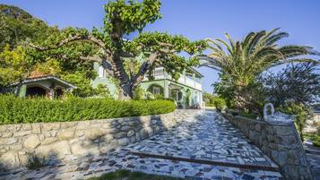 Apartment, 2 Double Beds | Front of property