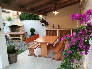 Casa, varias camas | Balcón