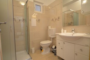 Apartment, 1 Double Bed | Bathroom