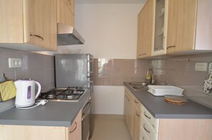 Apartment, 1 Double Bed | Private kitchen