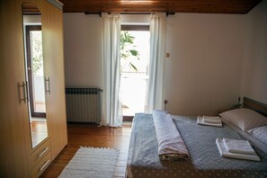 Free cots/infant beds, free WiFi, bed sheets