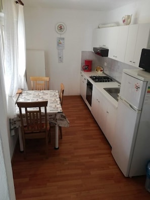 Apartment, Mehrere Betten | Eigene Küche | Herdplatte, Kochgeschirr/Geschirr/Besteck